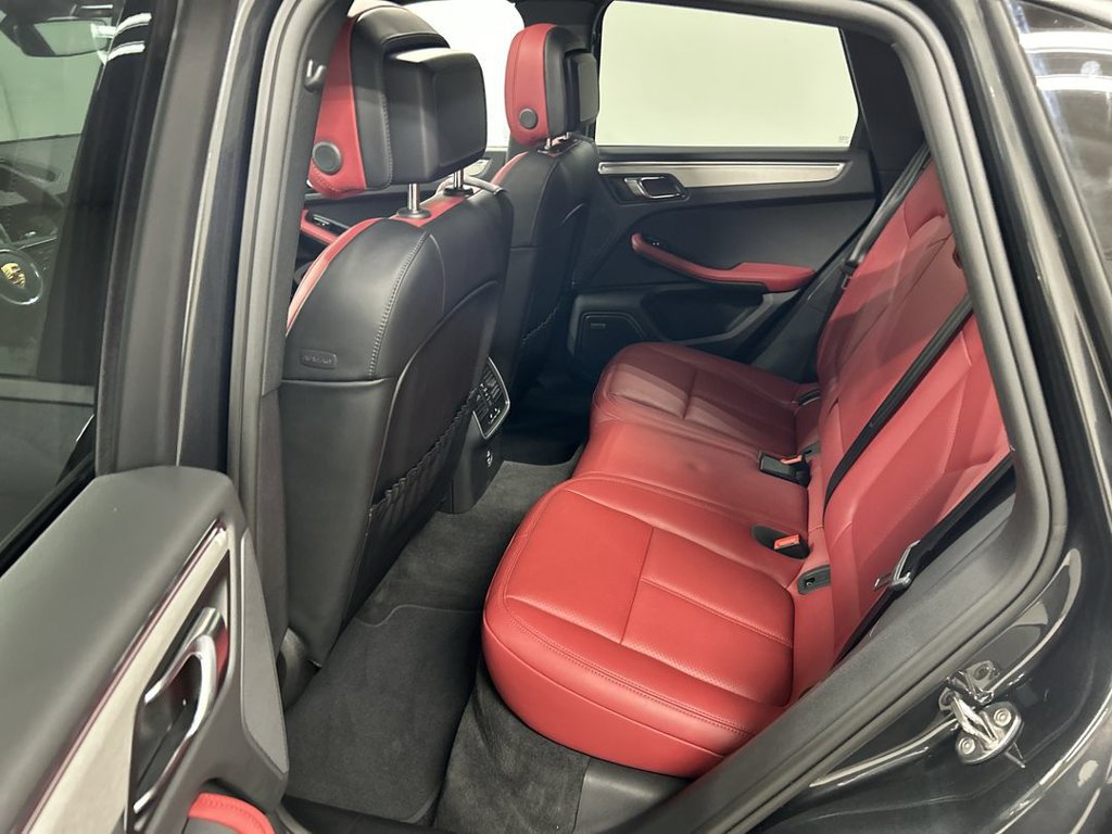 Certified 2026 Porsche Macan AWD/4WD image 21