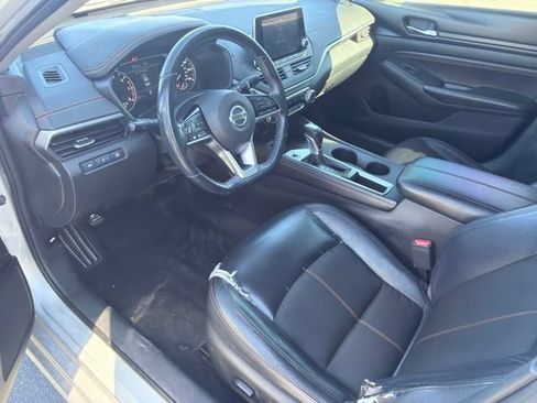 Used 2019 Nissan Altima 2.5 SR FWD image 9