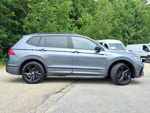 Used 2024 Volkswagen Tiguan SE R-Line AWD/4WD image 3