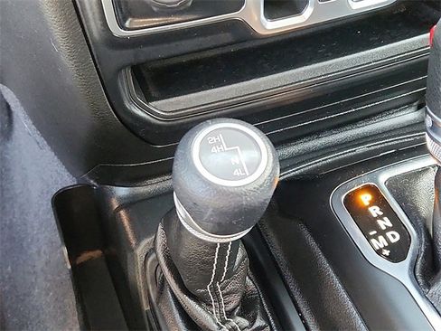 Used 2021 Jeep Gladiator Overland image 13