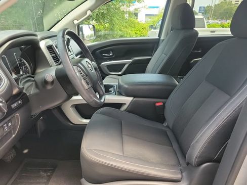 Used 2019 Nissan Titan SV w/ SV Convenience Package RWD image 30
