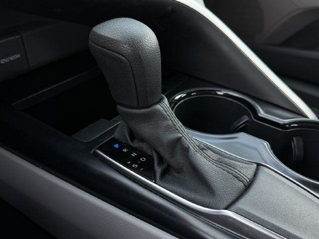 Used 2020 Toyota Camry LE FWD image 18