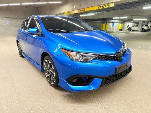 Used 2018 Toyota Corolla iM w/ Carpet Mat Package (TMS) image 2