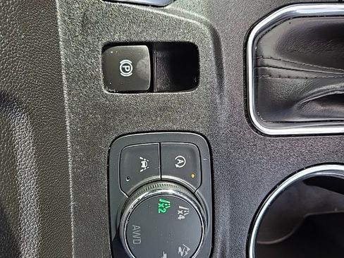 Used 2023 Chevrolet Traverse Premier image 42