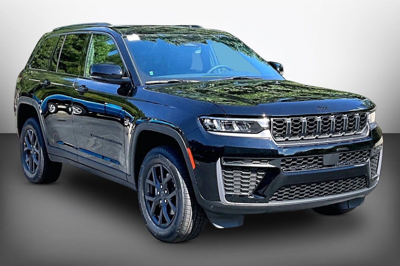 New 2027 Jeep Grand Cherokee Altitude RWD image 2