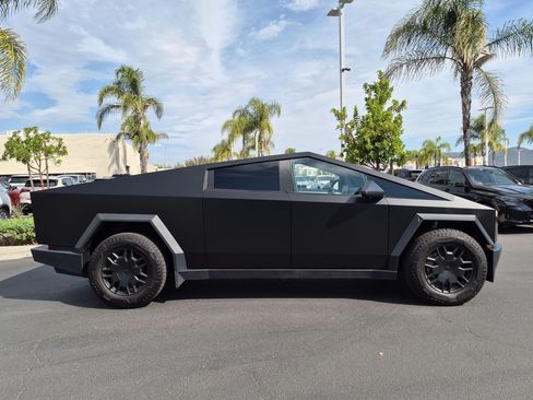 Used 2024 Tesla Cybertruck Cyberbeast AWD/4WD image 11