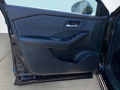 Used 2023 Nissan Rogue SV image 24