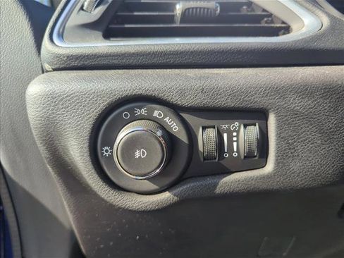 Used 2018 Chrysler Pacifica Touring-L FWD image 12