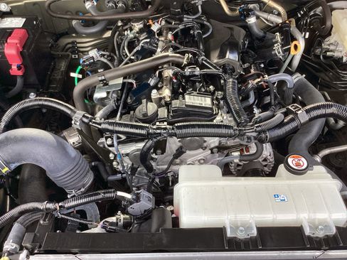 Used 2025 Toyota Tacoma TRD Sport AWD/4WD image 34