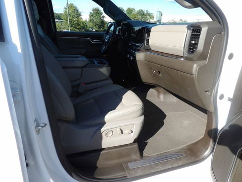 Used 2024 GMC Sierra 1500 SLT image 11