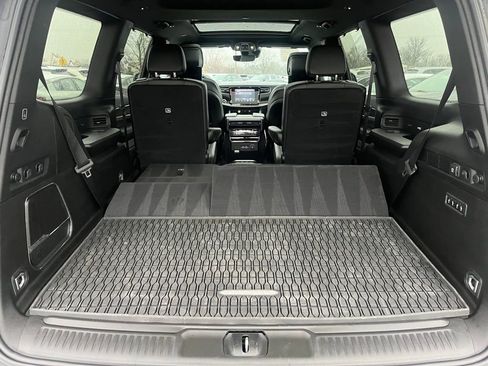 Used 2024 Jeep Wagoneer Series III w/ Premium Group I image 32