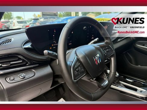 Used 2025 Buick Envista Sport Touring w/ Experience Buick Package FWD image 41