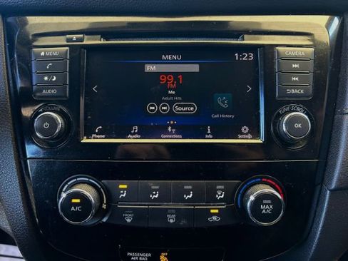 Used 2019 Nissan Rogue S image 13