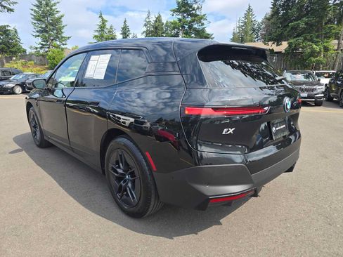 Used 2024 BMW iX xDrive50 w/ Premium Package AWD/4WD image 9