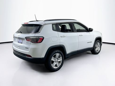 Used 2022 Jeep Compass Latitude w/ Convenience Group AWD/4WD image 5