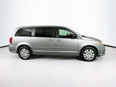 Used 2016 Dodge Grand Caravan SE w/ Quick Order Package 29E SE FWD image 10