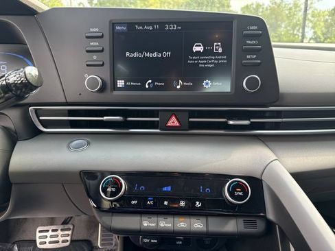 New 2025 Hyundai Elantra Sport FWD image 21