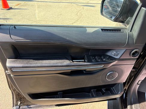 Used 2021 Ford Expedition Max XLT image 12