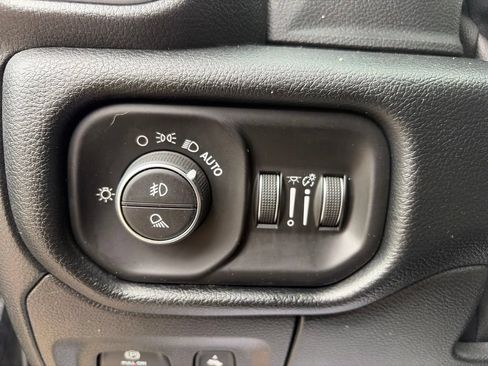 Used 2021 RAM 1500 Laramie AWD/4WD image 10