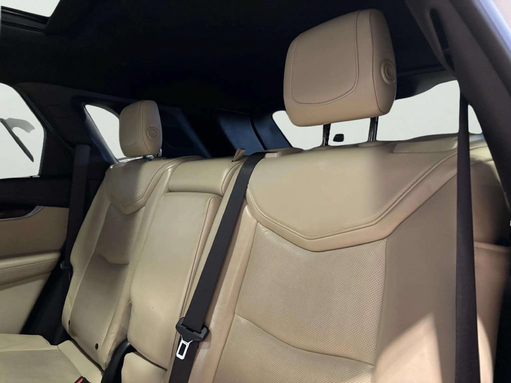 Used 2017 Cadillac XT5 Premium Luxury w/ LPO, Wheel Lock Package AWD/4WD image 18