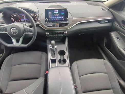 Used 2025 Nissan Altima 2.5 SV image 10