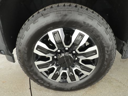 Used 2025 GMC Sierra 2500 Denali Ultimate image 7