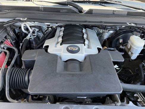 Used 2016 Cadillac Escalade ESV Platinum AWD/4WD image 13