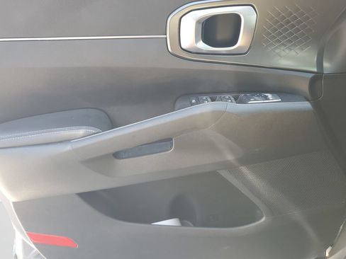 Used 2022 Kia Sorento S FWD image 19