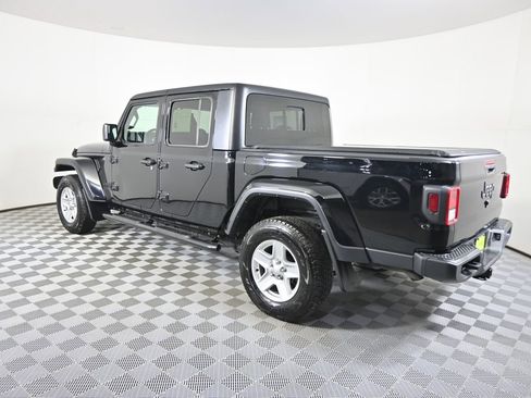 Used 2022 Jeep Gladiator Sport image 4