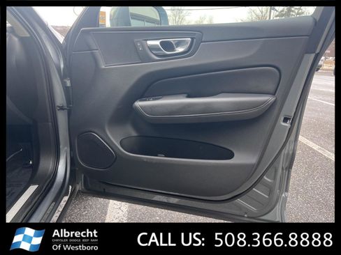 Used 2020 Volvo XC60 T6 Momentum w/ Protection Package image 22