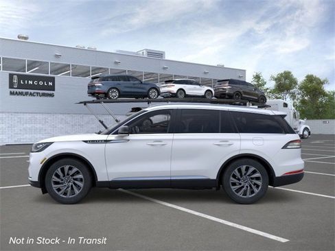 New 2026 Lincoln Aviator Premiere image 3
