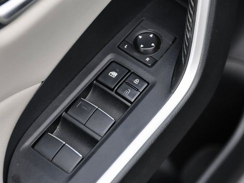 Used 2021 Toyota RAV4 XLE Premium image 18