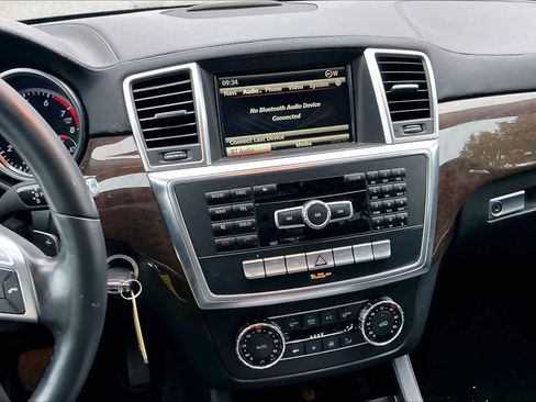 Used 2014 Mercedes-Benz GL 450 4MATIC image 9