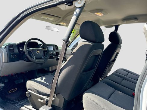 Used 2010 Chevrolet Silverado 1500 W/T RWD image 6