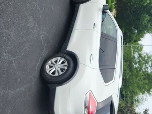 Used 2016 Nissan Rogue SV AWD/4WD image 7