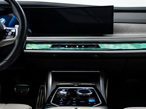 Used 2023 BMW 760i xDrive image 17