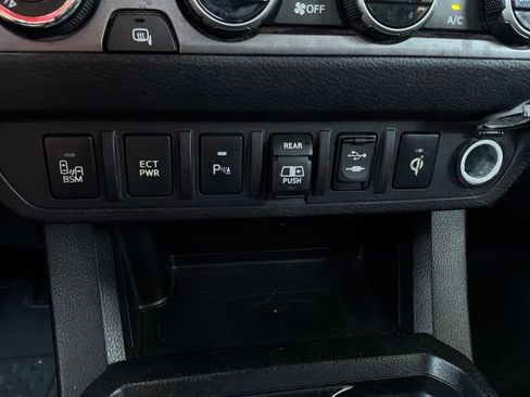 Used 2018 Toyota Tacoma TRD Off-Road AWD/4WD image 26