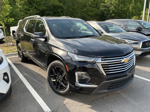 Used 2023 Chevrolet Traverse Premier w/ LPO, Floor Liner Package FWD image 2