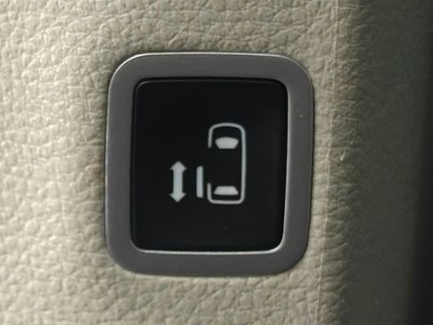 Used 2024 Chrysler Pacifica Touring-L image 50