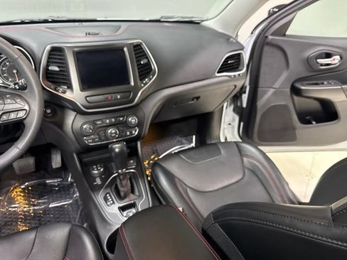 Used 2022 Jeep Cherokee Trailhawk w/ Sound & Nav Group AWD/4WD image 24