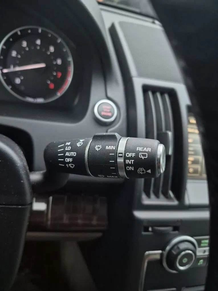 Used 2014 Land Rover LR2 HSE AWD/4WD image 12