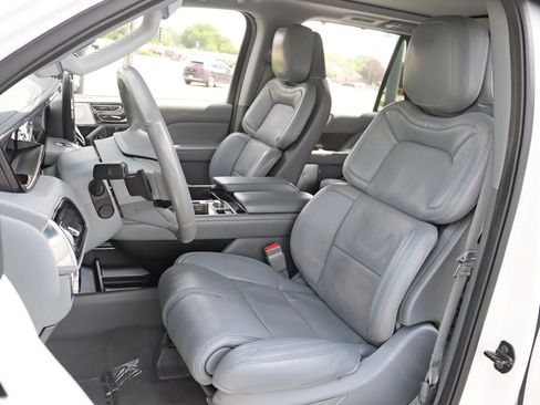 Used 2020 Lincoln Navigator Reserve w/ Luxury Package AWD/4WD image 31
