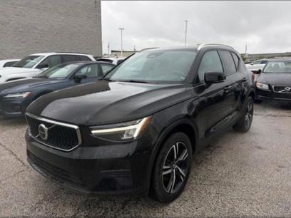 Used 2023 Volvo XC40 B5 Core w/ Convenience Package
