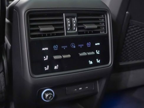 Certified 2025 Porsche Cayenne image 20