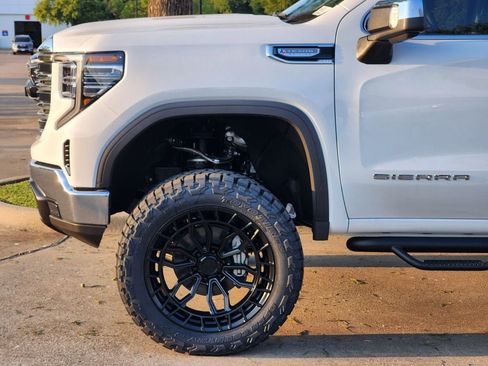 New 2026 GMC Sierra 1500 SLT image 7