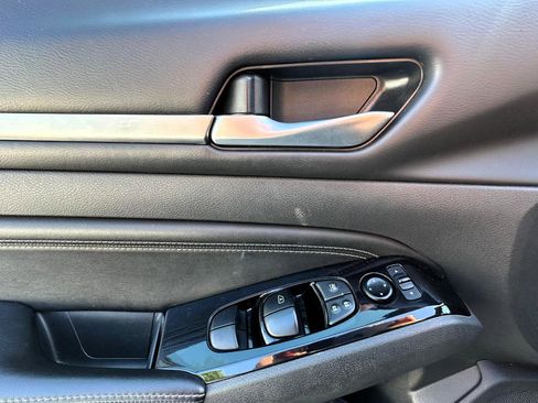 Used 2023 Nissan Altima 2.5 SL FWD image 17