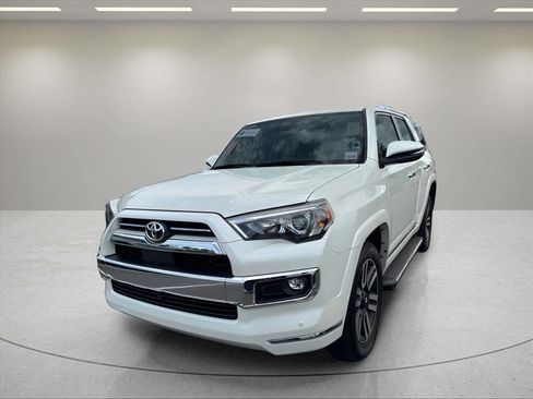 Used 2022 Toyota 4Runner Limited AWD/4WD image 2