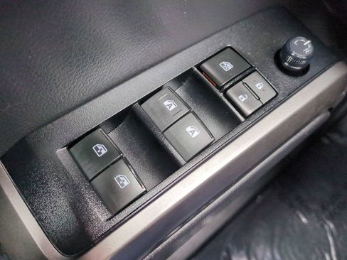 Used 2023 Toyota Tacoma SR5 AWD/4WD image 22