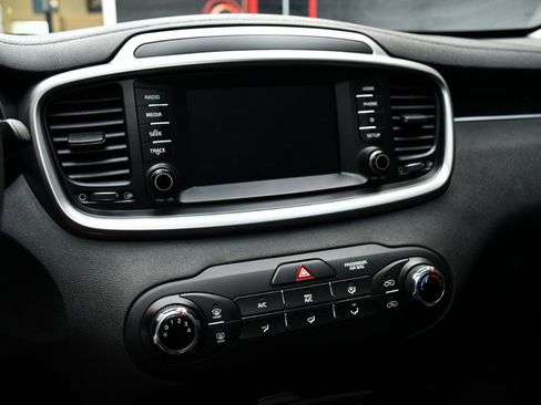 Used 2019 Kia Sorento LX FWD image 23