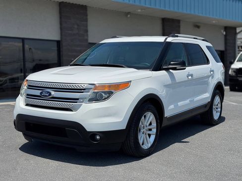 Used 2014 Ford Explorer XLT FWD image 2